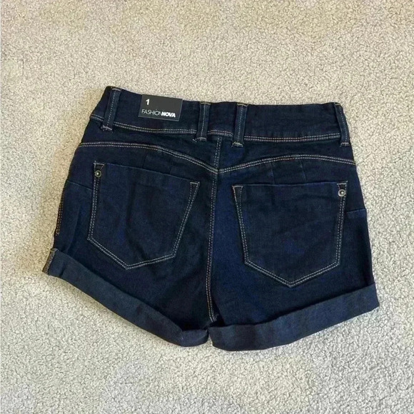 New with tags fashion nova dark wash blue booty lifter roll cuff denim shorts - Picture 2 of 6